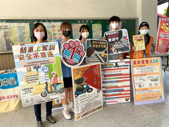 南投监理站为推广机车上驾训，结合驾训班日前至竹山高中举行「机车驾训及交通安全宣导」。（摘自南投监理站脸书粉专）