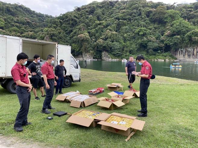 消防局至烟火施放场地会勘。（新北市消防局第四大队提供）