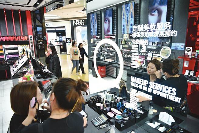 大陸5月零售業景氣指數續升  連續5個月在榮枯線以上（圖╱中新社）