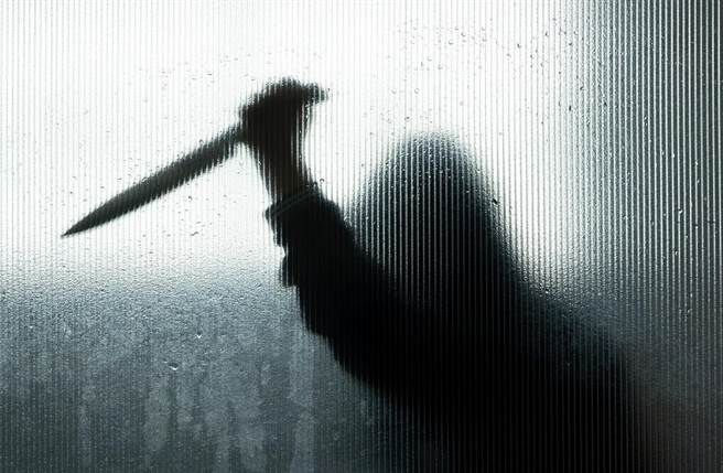 高雄郭姓男子曾受雇于庄姓男子，身为下属的郭男长期不满庄男，开始一系列报復行动。（示意图/shutterstock达志影像）