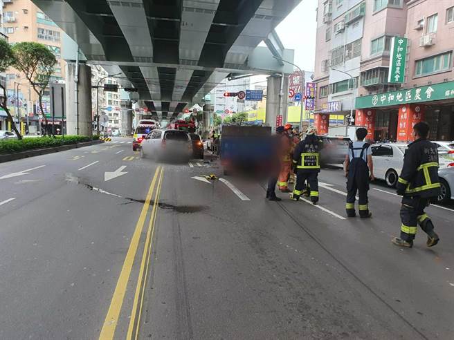 萧男疑因未注意车前状况酿3车追撞事故。（中和警分局提供）