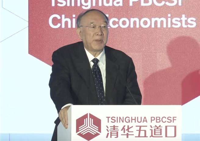 重庆市原市长黄奇帆6日在北京出席2023清华五道口首席经济学家论坛。（香港文匯网）