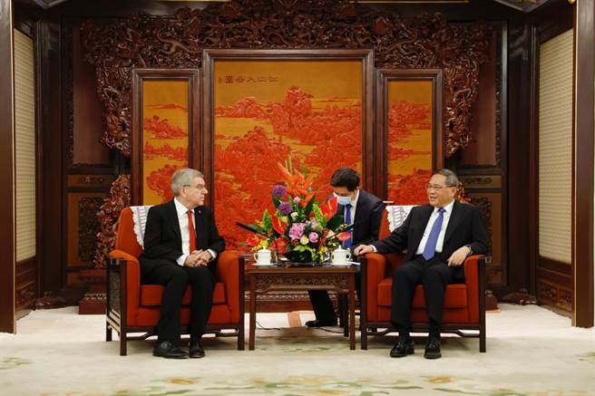 大陆国务院总理李强6日在北京会见国际奥委会主席巴赫时表示，愿与国际奥会一道，反对体育政治化。（中新社资料照片）