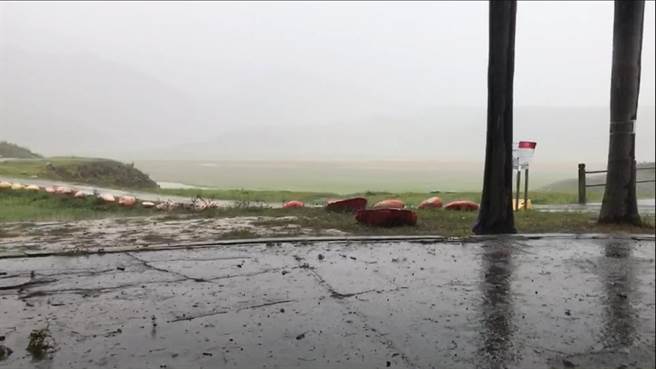 南水局7日宣布曾文水库7日集水区下雨，网友感到开心。（南水局提供／程炳璋台南传真）