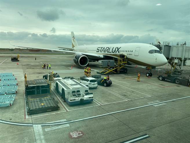 星宇航空JX803东京－台北航班，因航机指示灯异常检修、等待起飞、机组员工作超时、成田机场宵禁等因素，航机无法返台，导致302名旅客夜宿机场。（本报资料照）