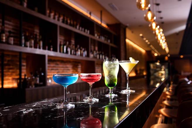 台中震大金郁金香酒店打出「5月女王月」口号，大手笔推出一系列住宿、餐饮活动优惠。（震大金郁金香酒店提供／陈淑娥台中传真）