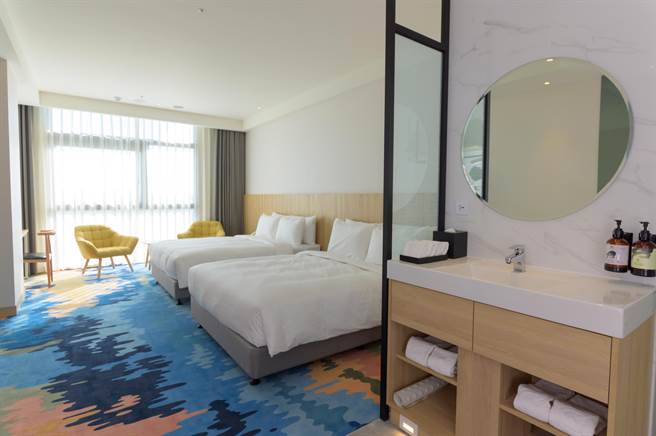 台中震大金郁金香酒店打出「5月女王月」口号，大手笔推出一系列住宿、餐饮活动优惠。（震大金郁金香酒店提供／陈淑娥台中传真）