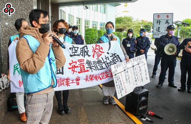 桃园市空服员职业工会声明，当日来回的东京航班本就有较高的超时风险，星宇做出应及早作好人力调度并和旅客沟通，而非到最后一刻才变成空服员来承受旅客的怒气。（本报资料照）