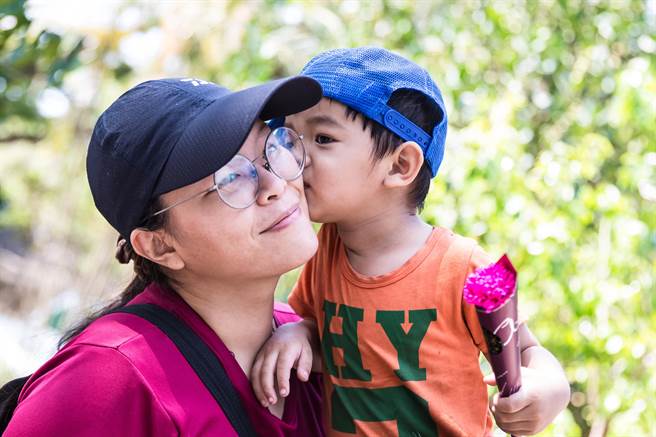 寿山动物园母亲节送爱暖心活动将提供限量造型花束。（柯宗纬翻摄）