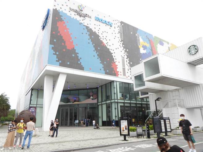 台开花莲新天堂乐园上月闭馆展开空间改造工程，6月20日将以全新型态与民眾见面。（罗亦晽摄）