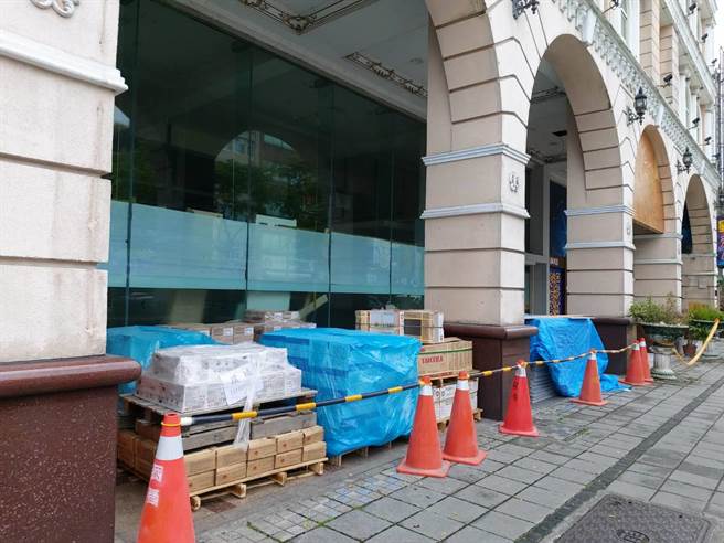 网友透露原位置的麦当劳只是迁移到斜对面的伯斯饭店1楼店面。（吴佩蓉摄）