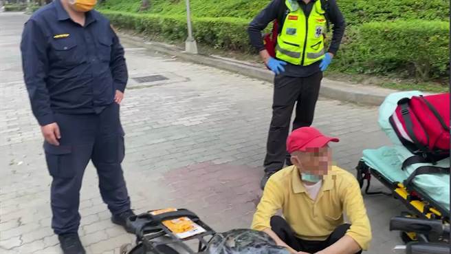 73岁何姓老翁日前骑脚踏车时，因血糖飙高而昏厥跌倒在地。（台中市第三分局提供／冯惠宜台中传真）