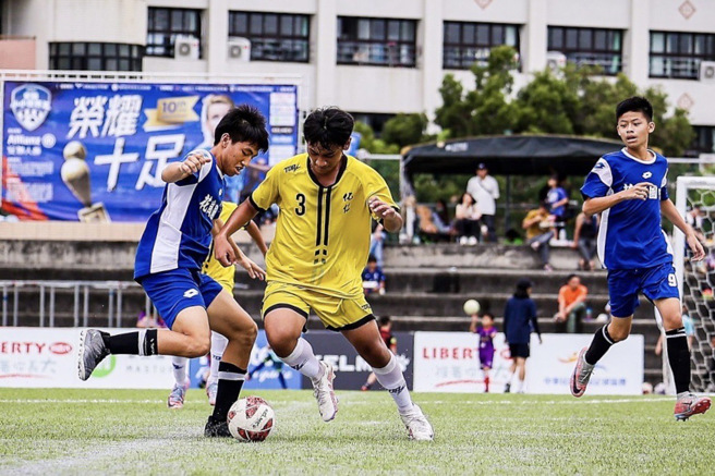 2023安联小小世界杯花莲区赛事，各队为了争取晋级决赛拚劲十足。（安联小小世界杯提供）