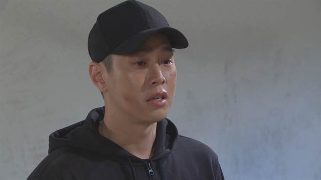 剧中大逃亡的吴东谚可能「领便当」。（民视提供）