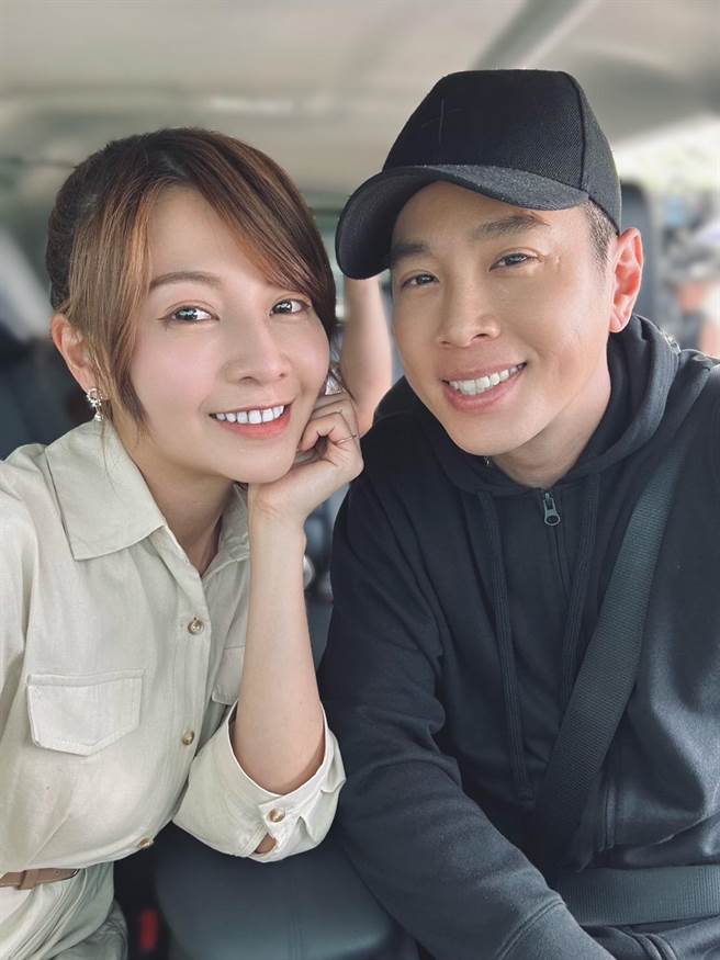 吴东谚剧中带着谢京颖逃亡。（民视提供）