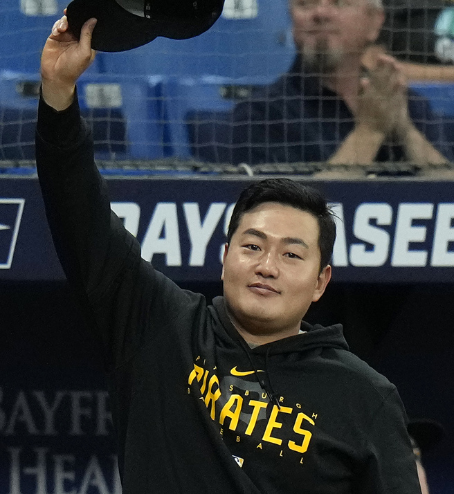 崔志万获得光芒球迷热烈欢迎。（美联社）