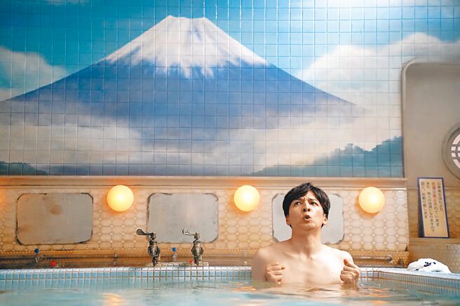 生田斗真在《汤道》中有不少澡堂裸露戏。（采昌提供）