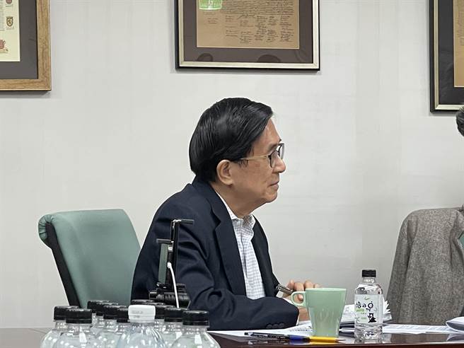 前总统陈水扁今参加「新台湾国策智库」举办的「公职人员选罢法第26条修法争议研讨会」。（蔡佩珈摄）