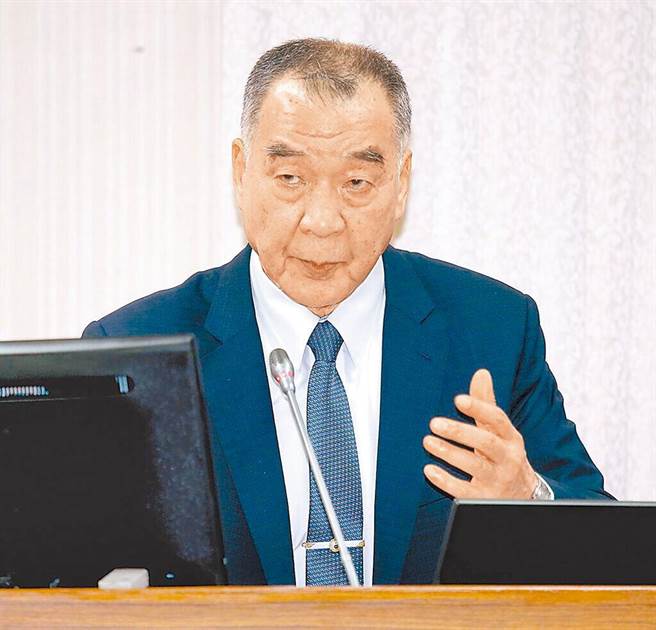 国防部长邱国正。本报资料室。