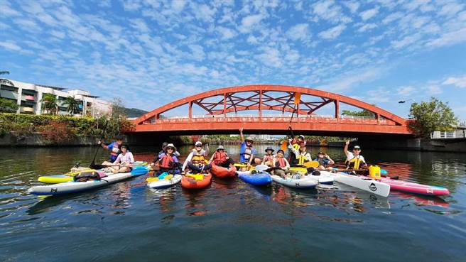 高市府观光局近年积极推广多元化的运动观光活动，让游客透过不同方式感受拥有山、海、河、港的魅力高雄。（高市府观光局提供／洪浩轩高雄传真）