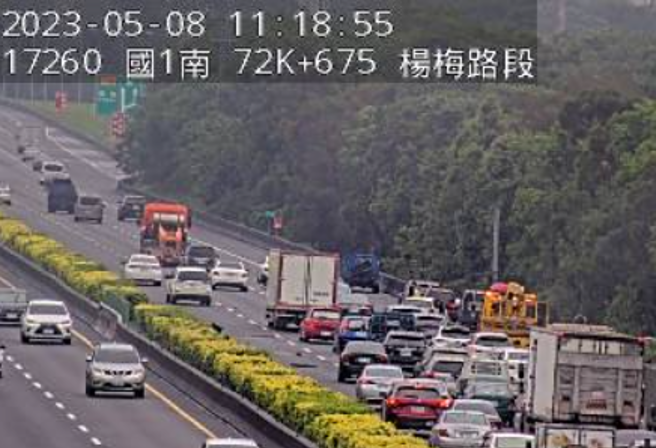 用路人注意！国1北上杨梅段「4车连环撞」，紫爆回堵5公里。(翻摄高速公路1968)