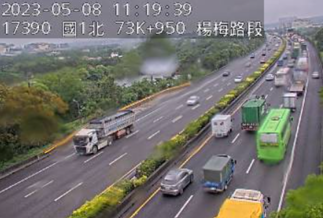 用路人注意！国1北上杨梅段「4车连环撞」，紫爆回堵5公里。(翻摄高速公路1968)