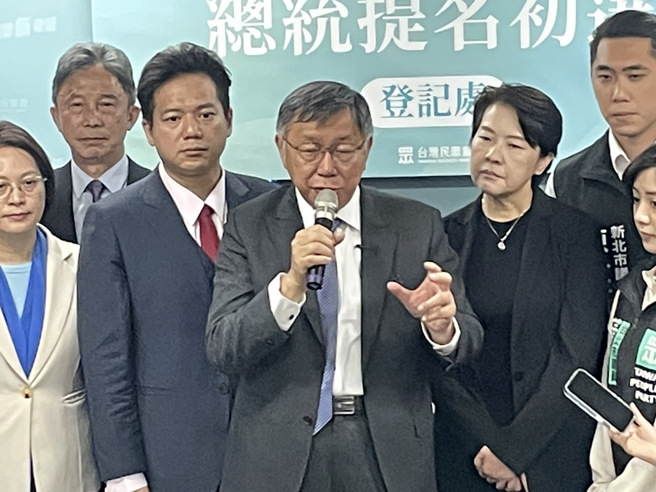 民眾党主席柯文哲今也声援陈水扁，表示特别订一个法律，从长期来看不合理，既然台湾有褫夺公权的法律就按照规定就好。（季志翔摄）