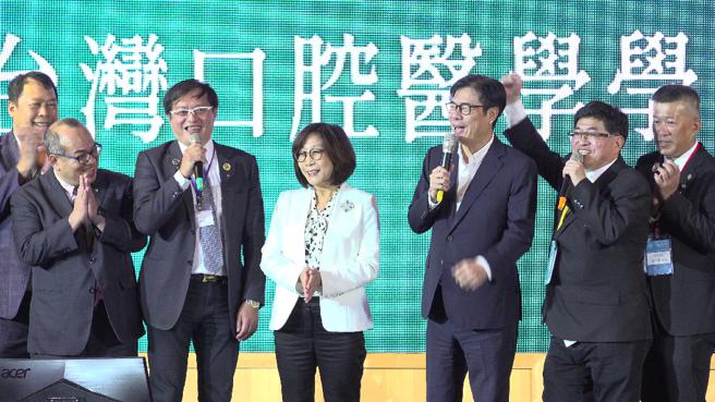 市長陳其邁與議長康裕成也到場祝賀(記者 賴君欣 攝)