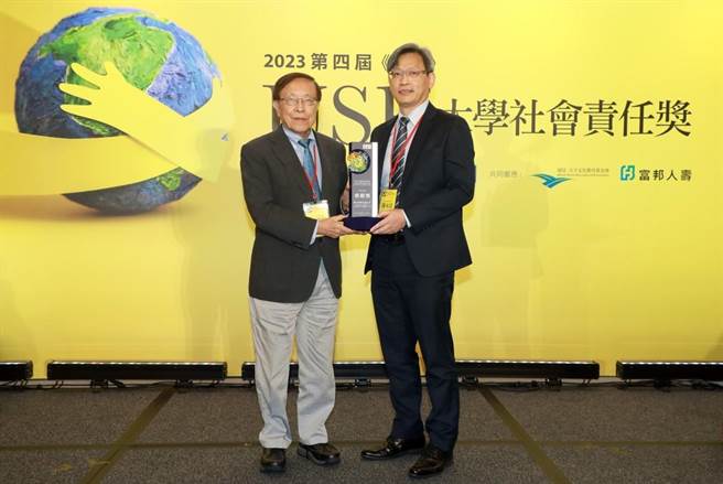 阳明交大首次参加「远见USR大学社会责任奖」即获得「产业共创组」楷模奖的殊荣。（阳明交大提供／陈育贤新竹传真）