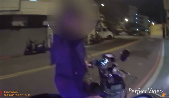 女子身上散发浓厚酒味，员警要求进行酒测，酒测值达0.47 MG／L。（中和警分局提供）