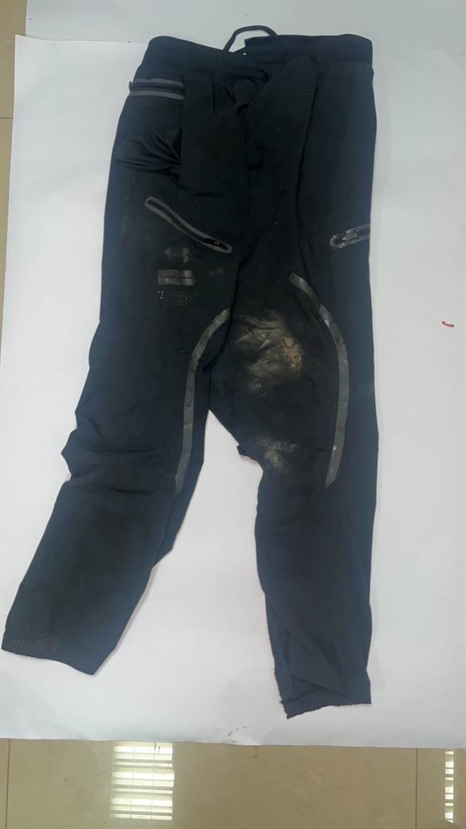 柯姓男子遭剁断双掌，他的裤子沾染血迹、泥巴，令人触目惊心。（民眾提供／杨静茹南投传真）