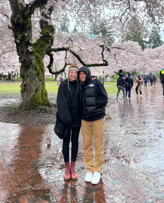 Lisa跟女儿復活节假期到西雅图赏樱花。「Madame H」提供