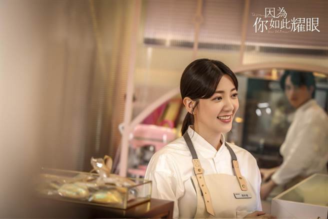 郭雪芙剧中热爱甜点。（时创影业提供）