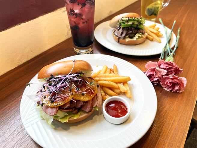 8日至14日活动期间，只要带着妈妈至好丘信义店， 点购指定主餐，可获免费150元饮品乙杯。（好丘提供）