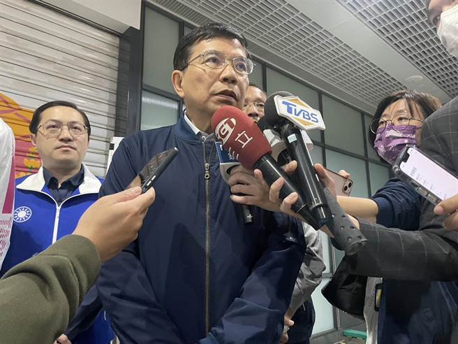 星宇航空董事长张国炜列民航局调查对象，交通部长王国材说，要确保机师开飞机时安全。(吕筱蝉摄)