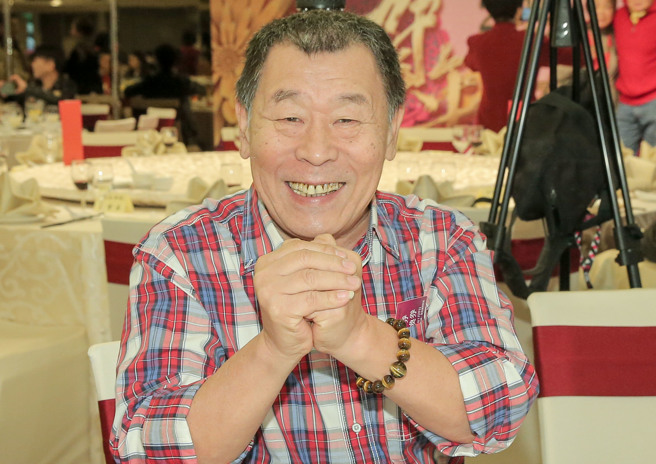 陆一龙在脸书告白老婆庆结婚29周年纪念。（图/卢祎祺摄）