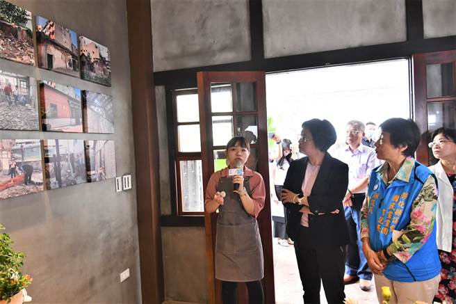 王惠美表示，雅婷一手打造的「巷弄长寿」，隐身在传统市场内，周围热闹商机无限。（吴建辉摄）