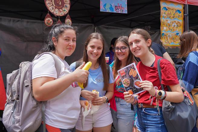 西班牙猛龙大学交换生非常喜欢朝阳科大的学习环境（朝阳科大提供／张妍溱台中传真）