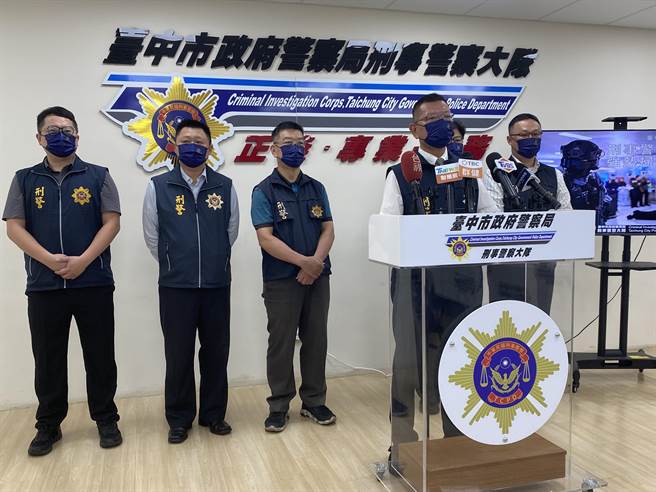 台中市警方實施「7328警政策略」進行掃黑行動，8日於刑大舉行記者會，宣示威力掃黑成果。（張妍溱攝）