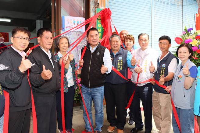 西湖乡天福宫社区照顾关怀据点今天揭牌。（苗栗县政府提供／李京升苗栗传真）
