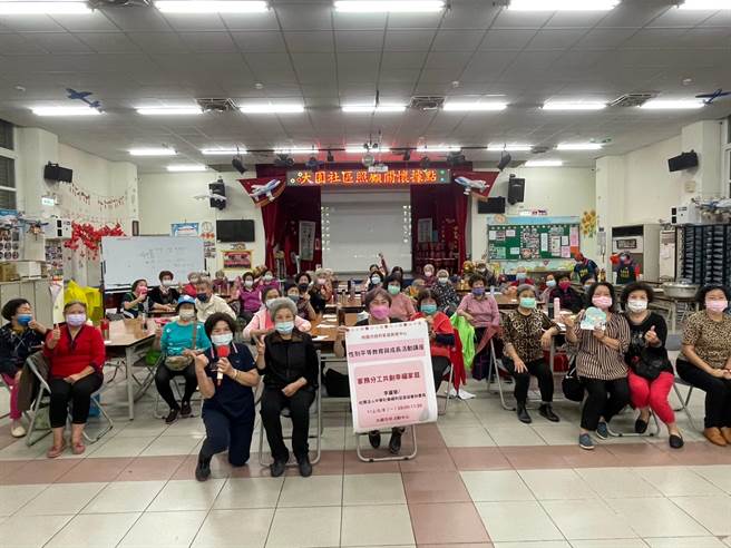 桃园市家庭教育中心8日与大园社区发展协会合作，办理「性别平等教育与成长活动讲座」。（桃园市教育局提供／陈梦茹桃园传真）