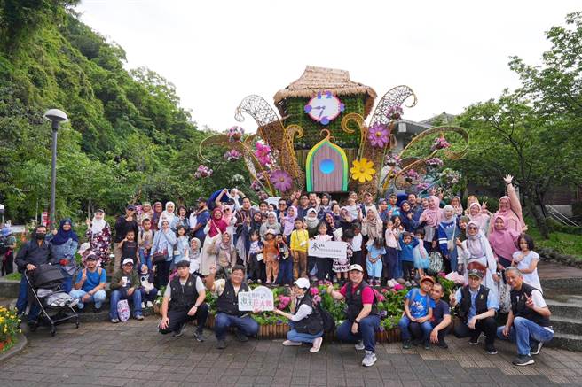 穆斯林旅游团到达南庄参观南庄花卉节。（参山处提供／李京升苗栗传真）