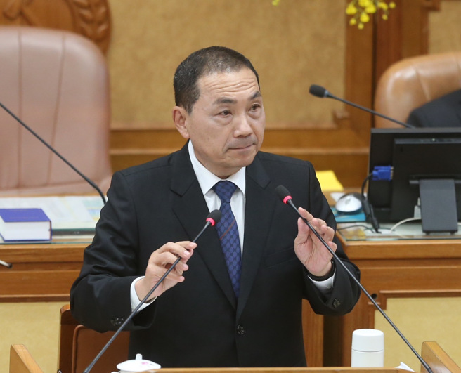 议员问国防，侯友宜：作战改变，传统武器仍有必要功能。（陈怡诚摄）