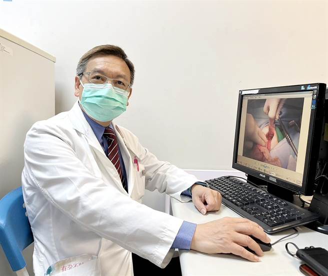 40岁妇人2年前怀孕产检发现胎儿罹「先天性横隔膜疝气」，部分的小肠、大肠、胃和肝臟滑进胸腔，医护团队接生后及时修补，如今孩童已平安长到2岁。（澄清中港院区提供／潘虹恩台中传真）