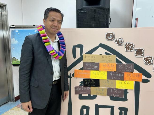 康和证券董事长郑大宇除代表公司捐选，个人现场再捐赠10万元，期让「田心欢喜家园」早日落成。（图/康和证券提供）
