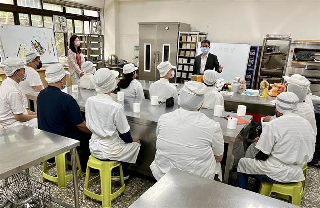 八里疗养院今起举办为期5个月的职训课程，协助身心障碍者习得一技之长。（八里疗养院提供）