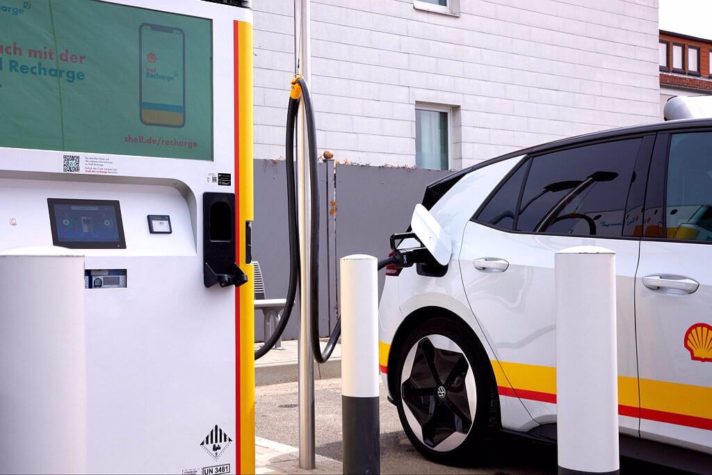Shell與Volkswagen集團合作首個更彈性、可快速設置的新型充電站開業(圖/carstuff)