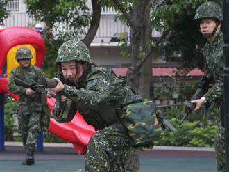 用鏡頭看台灣》國軍首批女性教召訓練 城鎮戰展示保家衛國決心