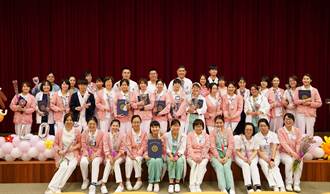 慶祝國際護師節 中醫大表揚24名白衣天使