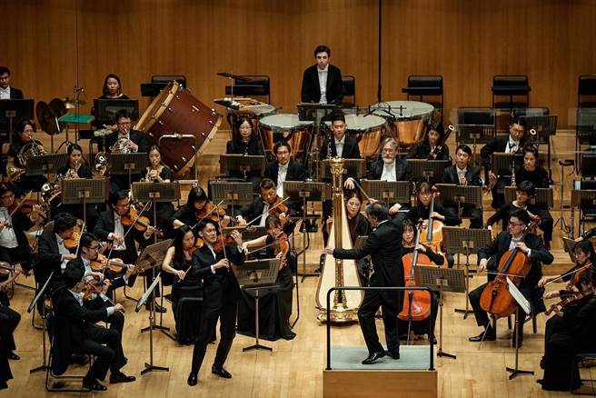 美国印地安纳波里斯国际小提琴大赛金牌得主林品任，近期于国家交响乐团（NSO）服替代役，他在团里时而担任代理客席首席，有时和团员共组室内乐，最近的日本巡演，他则是担任独奏小提琴家，可说是在各环节都发挥了他的专才。（国家交响乐团提供）